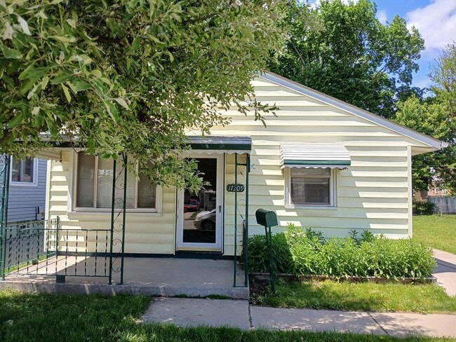 Building Photo - 17309 Dora St