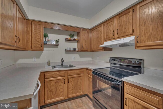 Building Photo - 41 Summit Ct