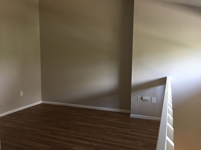 Building Photo - 2B/2B Updated Condo with Loft in the Seaso...