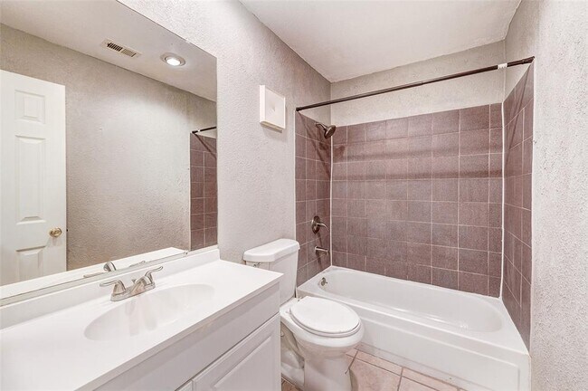 Building Photo - 16800 Sugar Pine Dr