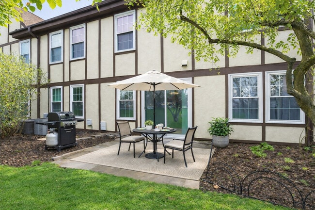 Building Photo - 1941 Quaker Hollow Ln