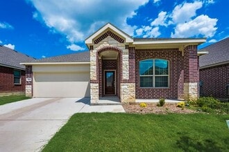 Building Photo - 1833 Lake Grove Dr