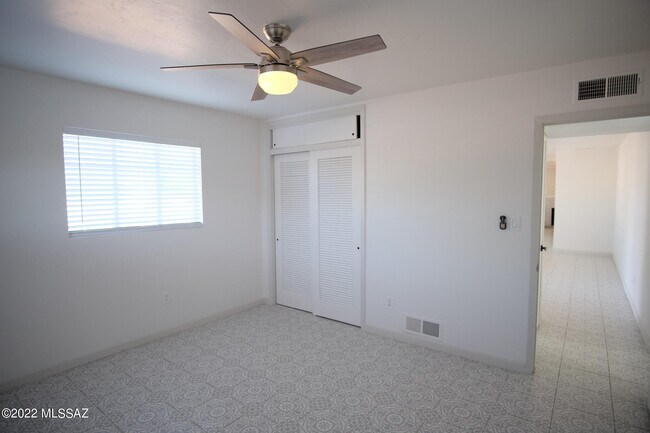 Building Photo - 2743 N Park Ave