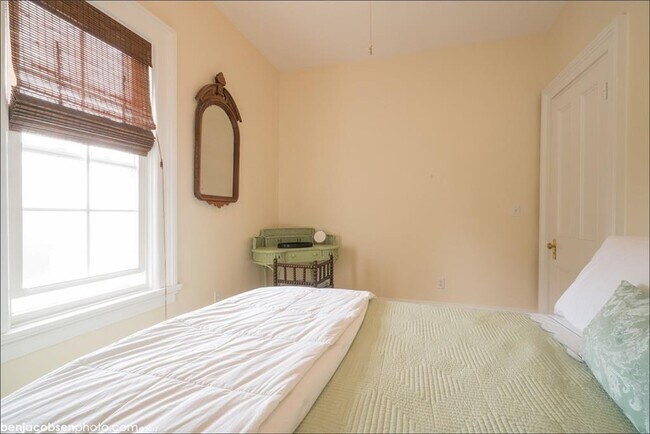 Building Photo - 6 Restmere Ter