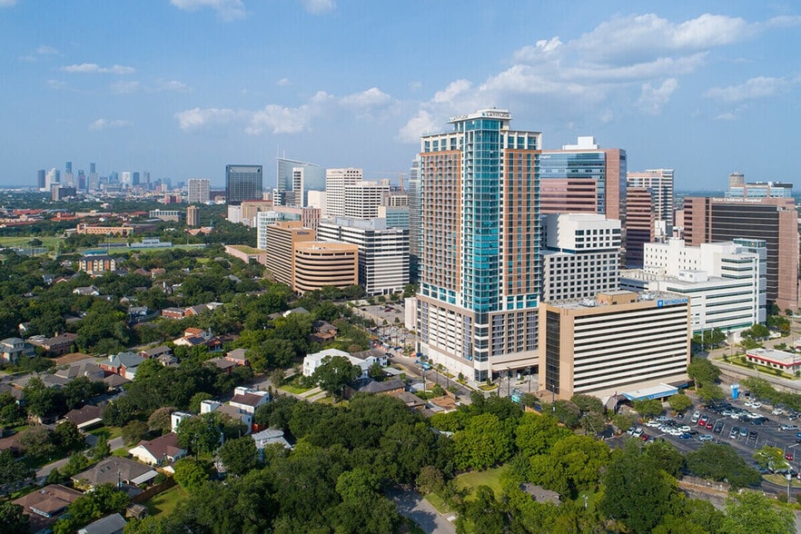 Building Photo - 7865 Travis St