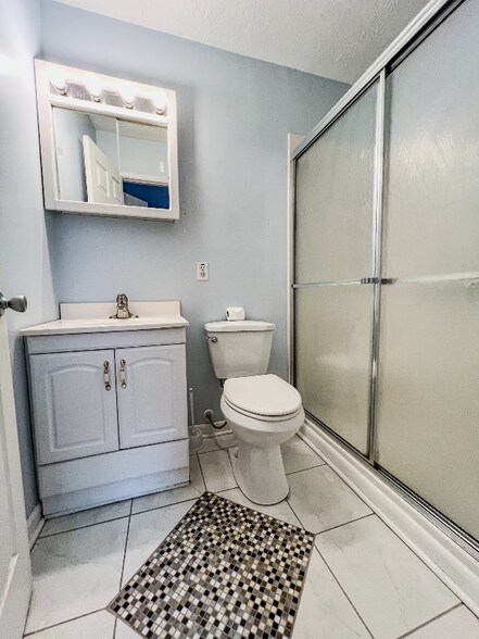 Building Photo - 359 Mercedes Ave