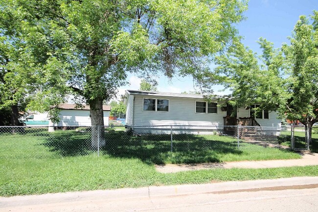 Building Photo - 703 8th St