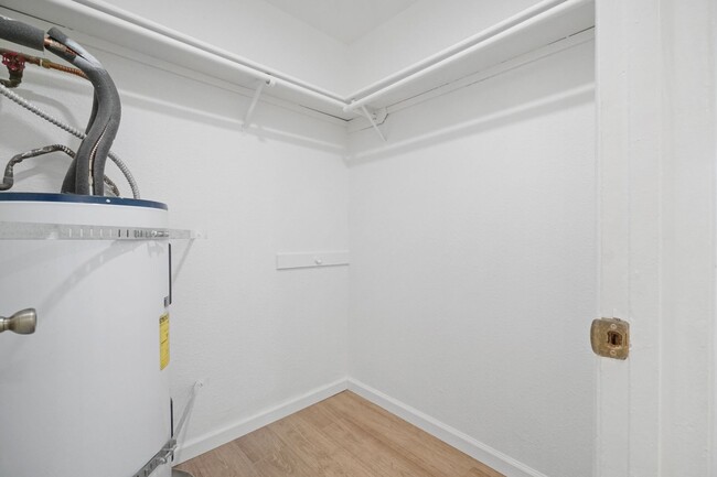 Building Photo - Cute 2 bedroom, 2 bath Condo for rent in R...