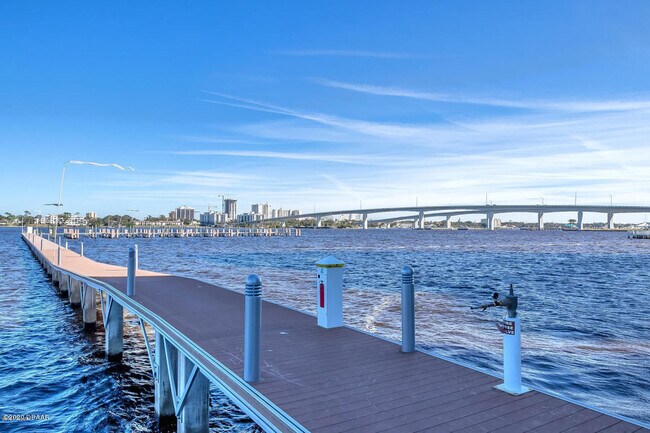 Building Photo - 231 Riverside Dr