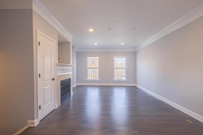 Building Photo - 904 Crestfield Dr
