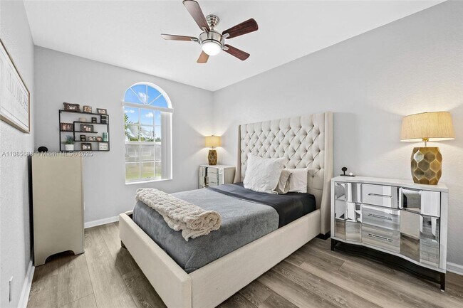 Building Photo - 10541 NW 56th Pl