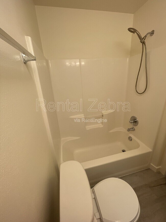 Building Photo - 6702 SE 80th Ave