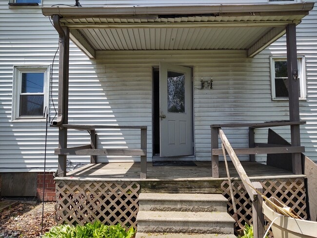 Building Photo - 1548 Garfield Ave SW