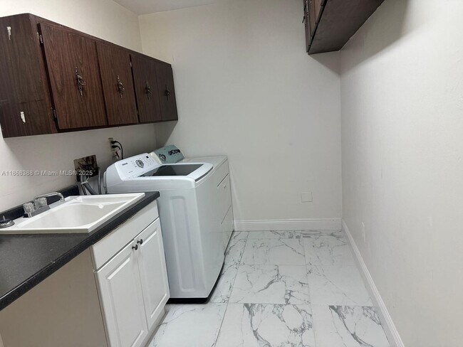 Building Photo - 9480 SW 99th St