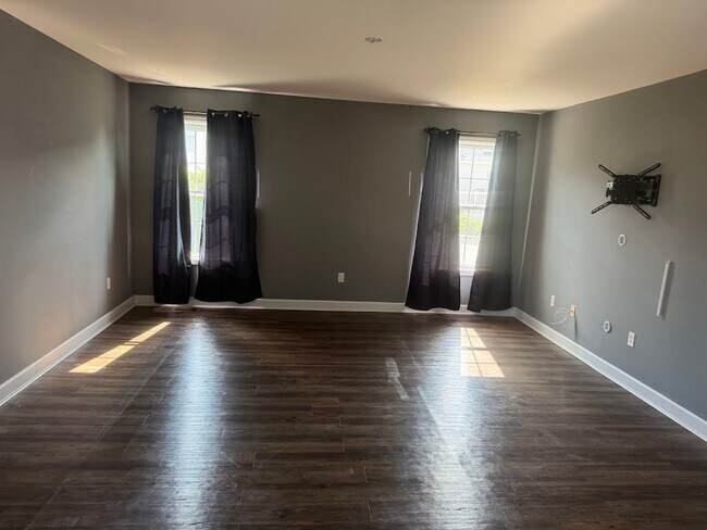 Building Photo - Beautiful 5 Bedroom, 3.5 Bathroom Home for Rent