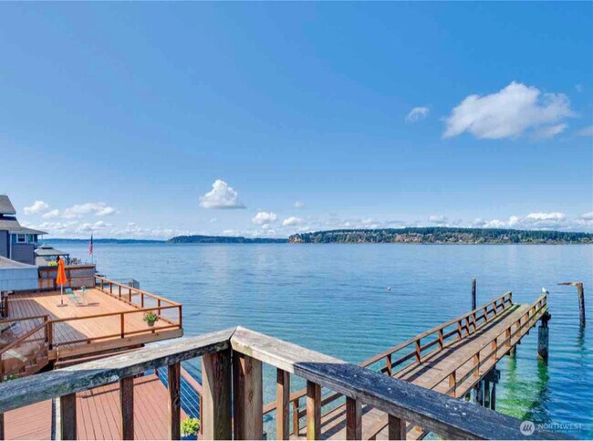 Building Photo - 4226 Sunset Beach Rd W