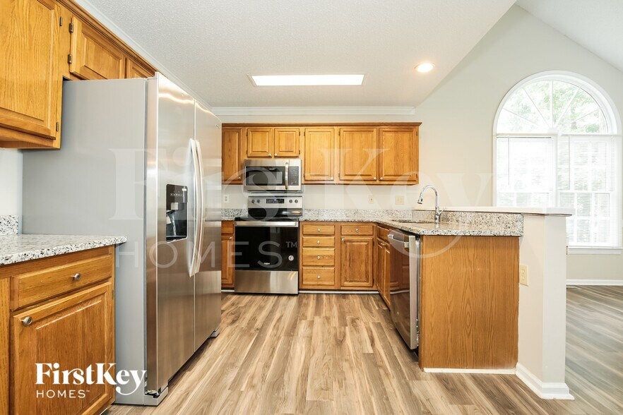 Building Photo - 5017 Windermere Dr