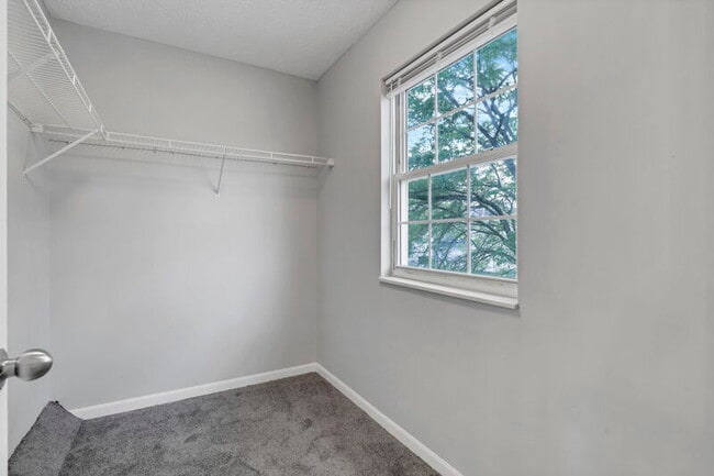 Building Photo - 3112 Fabyan Dr