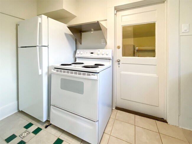 Building Photo - 7924 Ford St