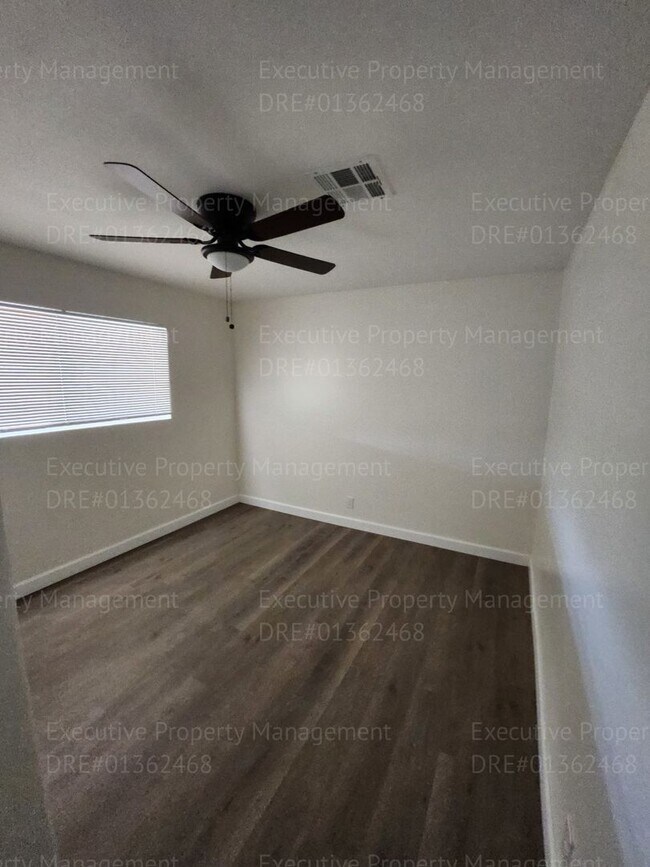 Building Photo - 3 bedroom 1 bathroom near Oswell St/ Virginia Ave