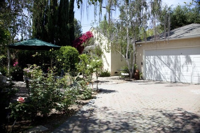 Building Photo - 14651 Huston St