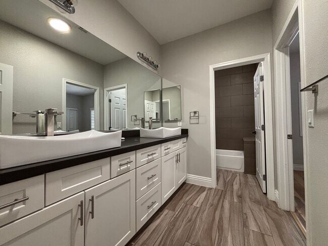 Building Photo - 11548 Valentino Ln