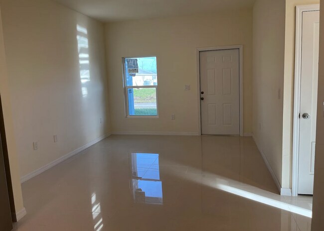 Building Photo - Beautiful Brand new house for rent, Lehigh Acres
