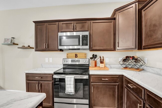 Building Photo - 424 Guppy Lp Rd