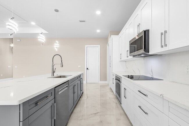 Building Photo - 1720 NE 14th St