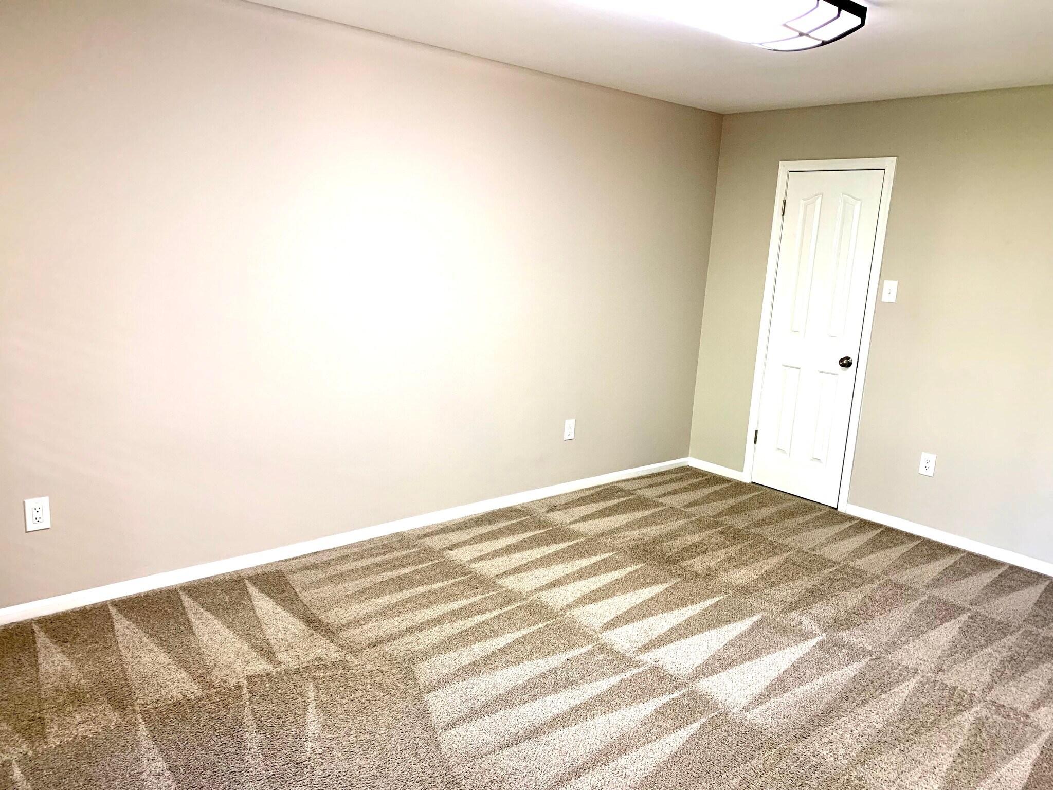 Building Photo - 1109 Foxmeadow Dr