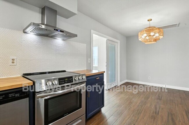 Building Photo - 433 S 113th Pl