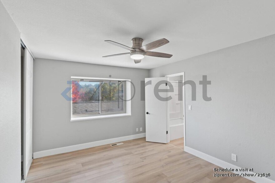 Building Photo - Unit