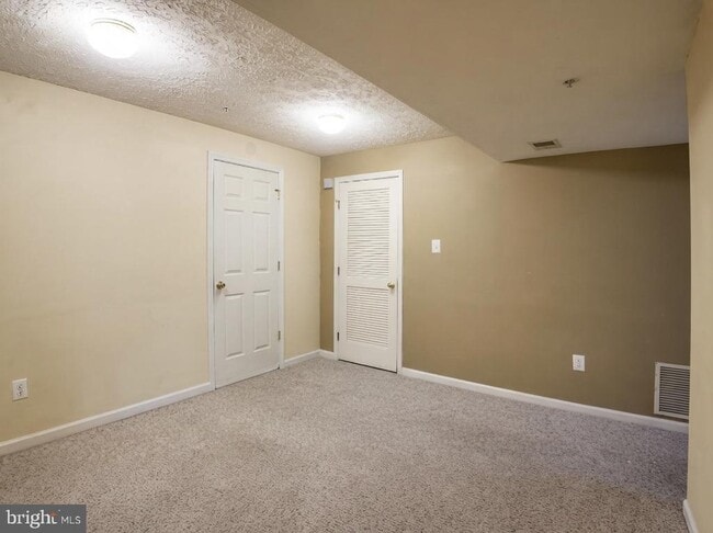 Building Photo - 9746 Harvester Cir