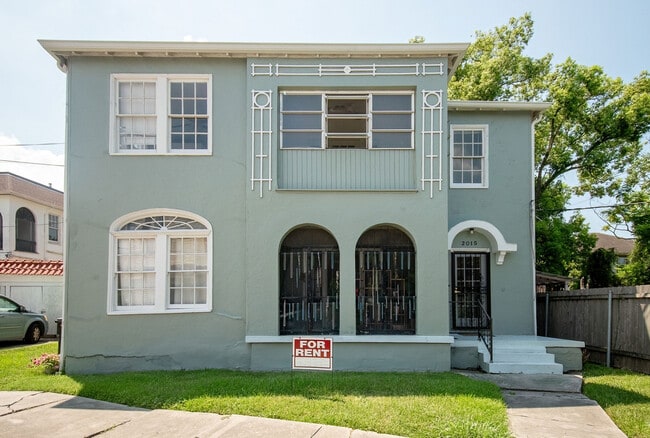 Primary Photo - 2015 S Rendon St
