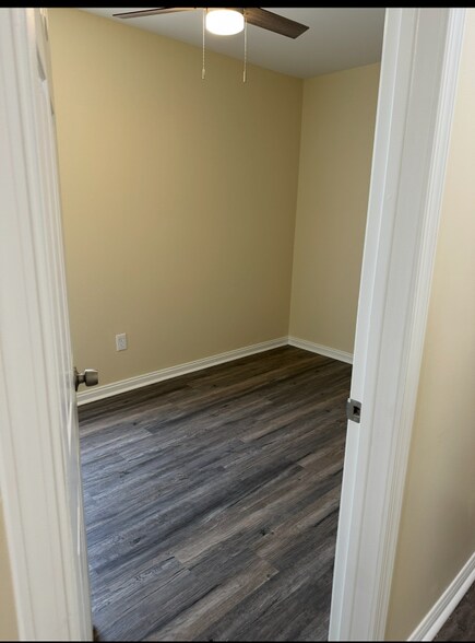 Building Photo - 1033 S 55th St