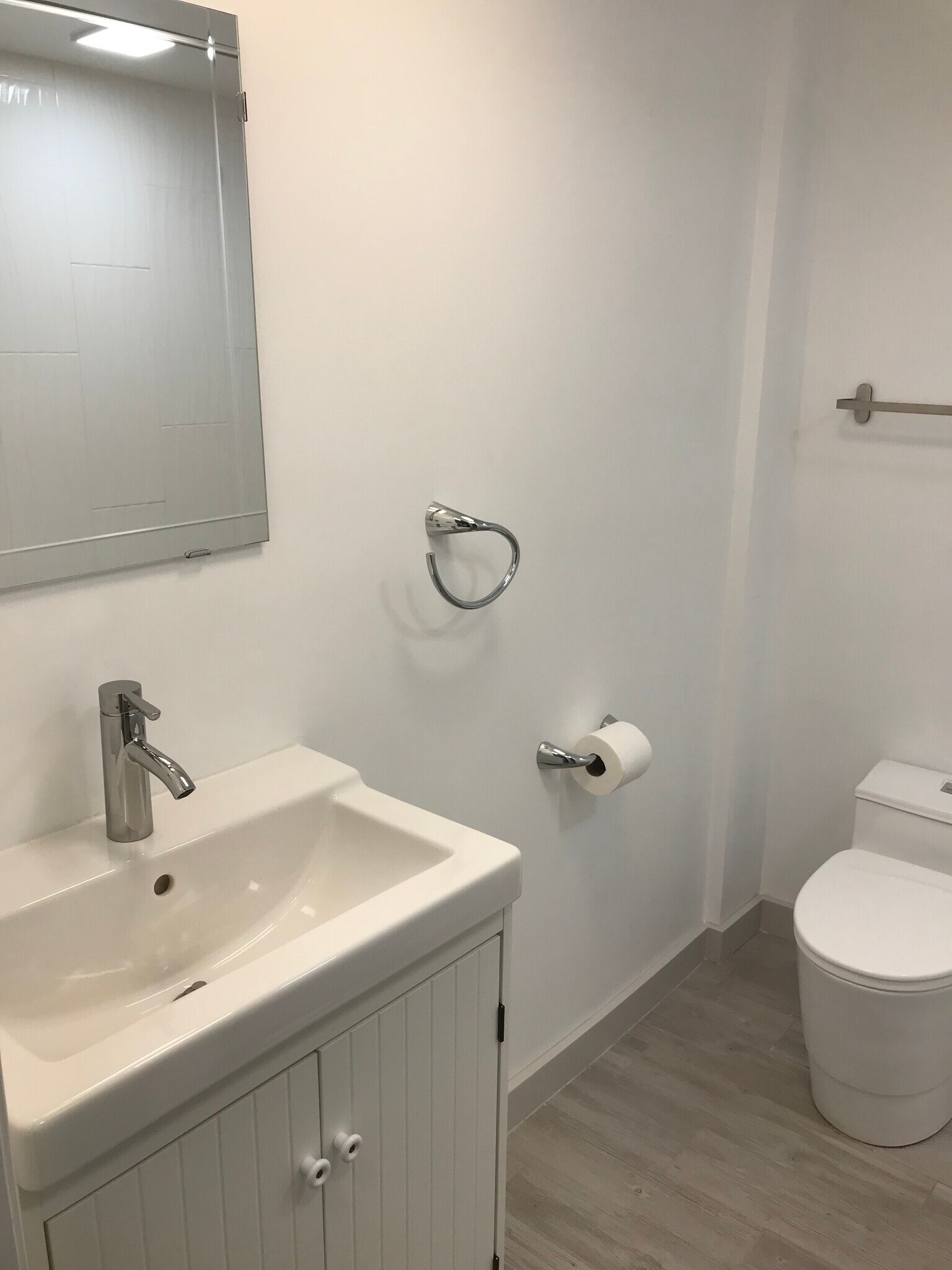 Building Photo - 5815 Rexford Dr