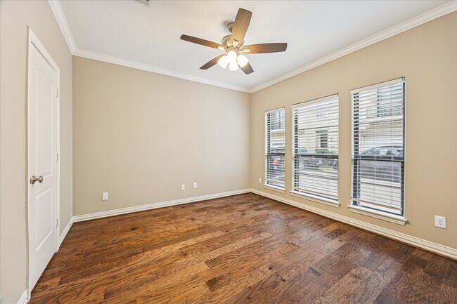 Building Photo - 7231 Laguna Villas