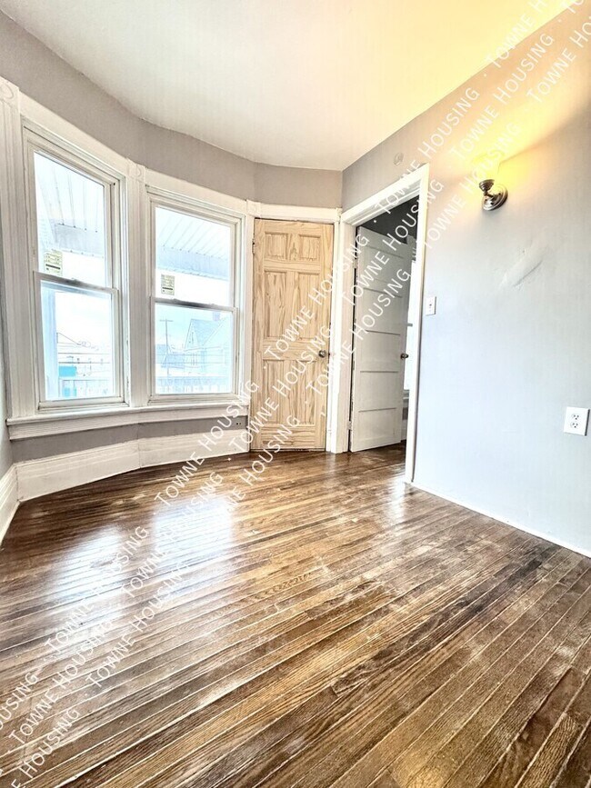 Building Photo - 339 Hampshire St