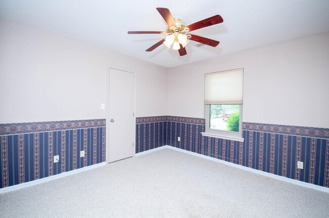 Building Photo - 5561 Waterfront Dr N