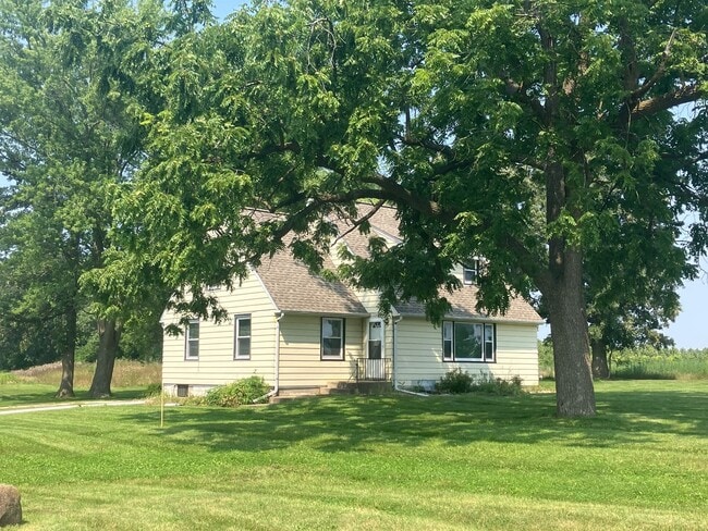 Building Photo - Updated 4 Bedroom, 1 Bathroom Farmhouse