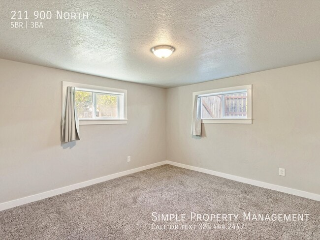 Building Photo - 211 900 N