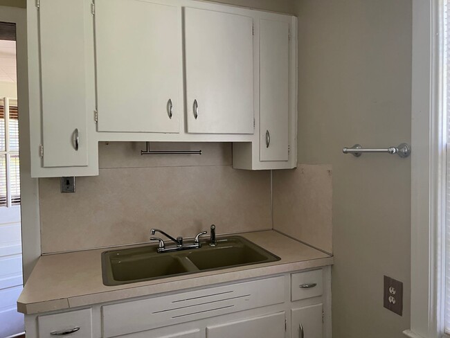 Building Photo - 2-Bedroom, 2-Bathoom Brick Home ***RENT SP...