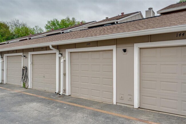 Building Photo - 1730 Timber Ridge Rd