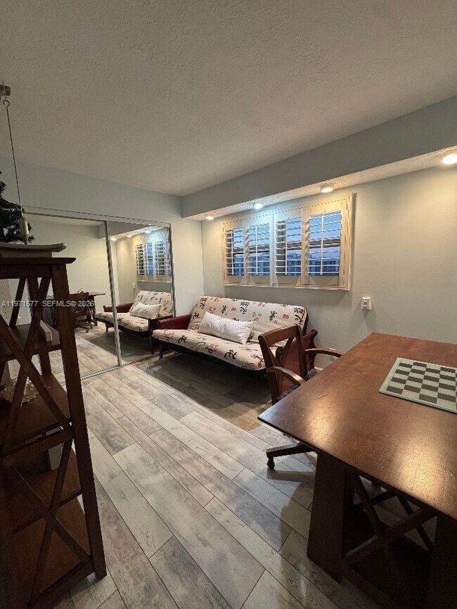 Building Photo - 400 N Surf Rd