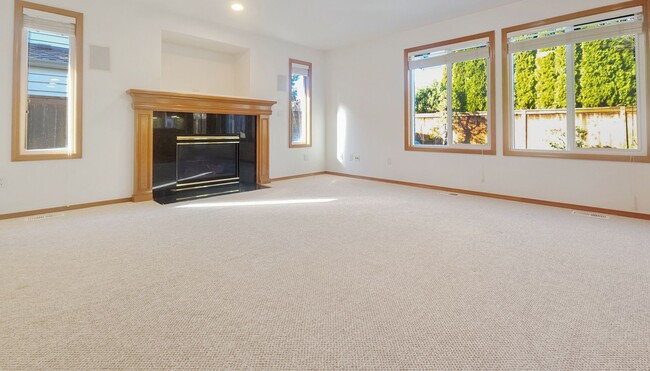 Building Photo - Spacious Updated 4 Bedroom Home with 3 Car Garage