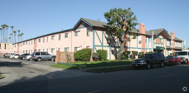 Building Photo - Royal Garden Apartments