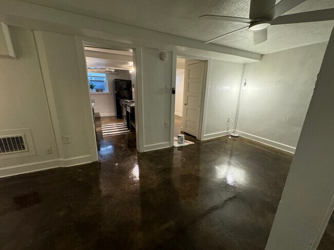 Building Photo - 1568 Vine St