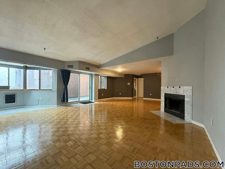 Building Photo - 147 Kelton St