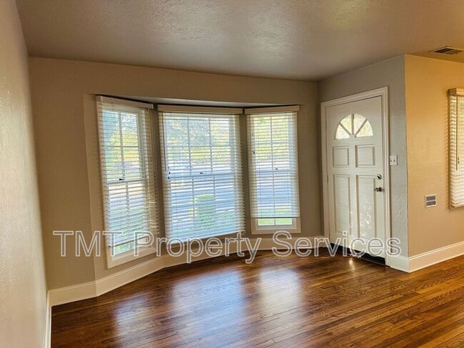 Building Photo - 5536 D St