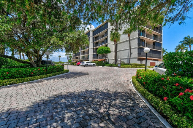 Building Photo - 225 S Beach Rd